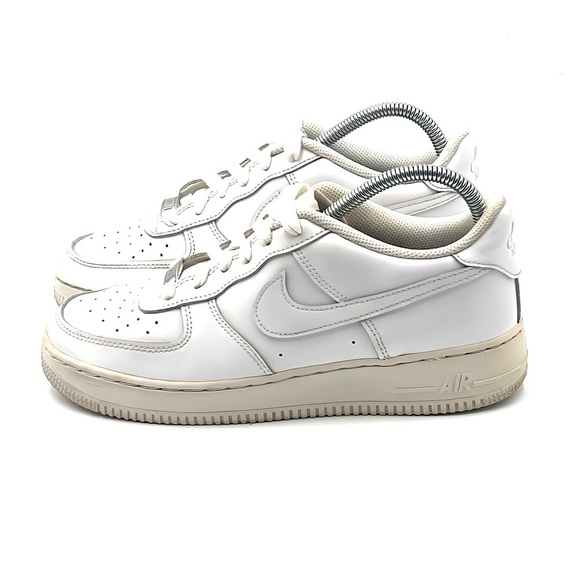 Nike Air Force 1 LE White Sneakers UNISEX Big Kids Size 7Y or Women’s Sz 8.5 - Picture 6 of 9